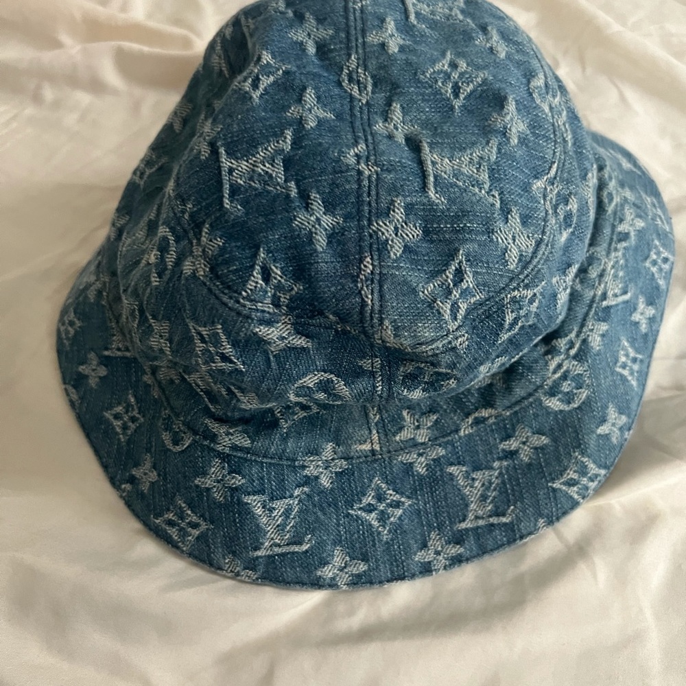 Louis Vuitton Bucket hat